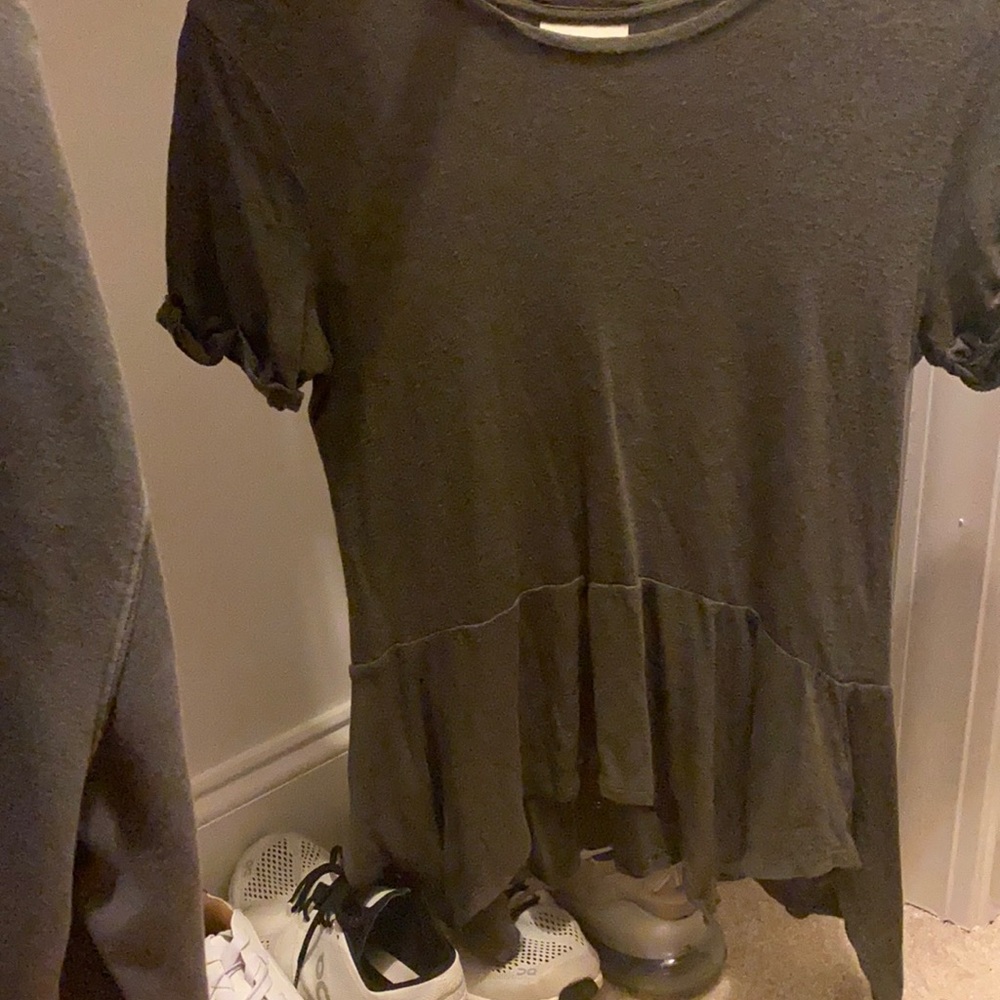 Bella du jour shirt xs fits to size